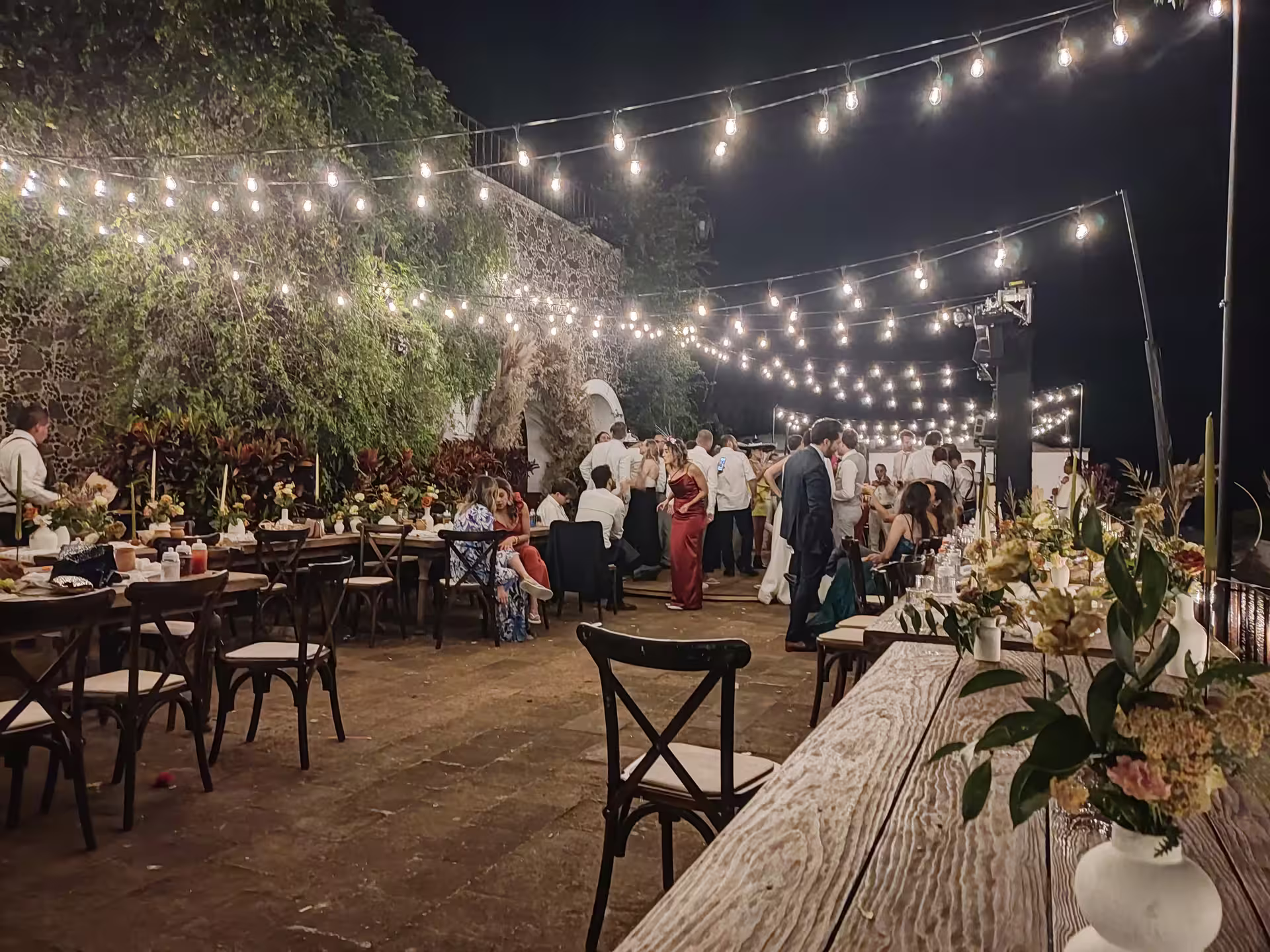Errores Comunes al Decorar Bodas con Guirnaldas de Luces