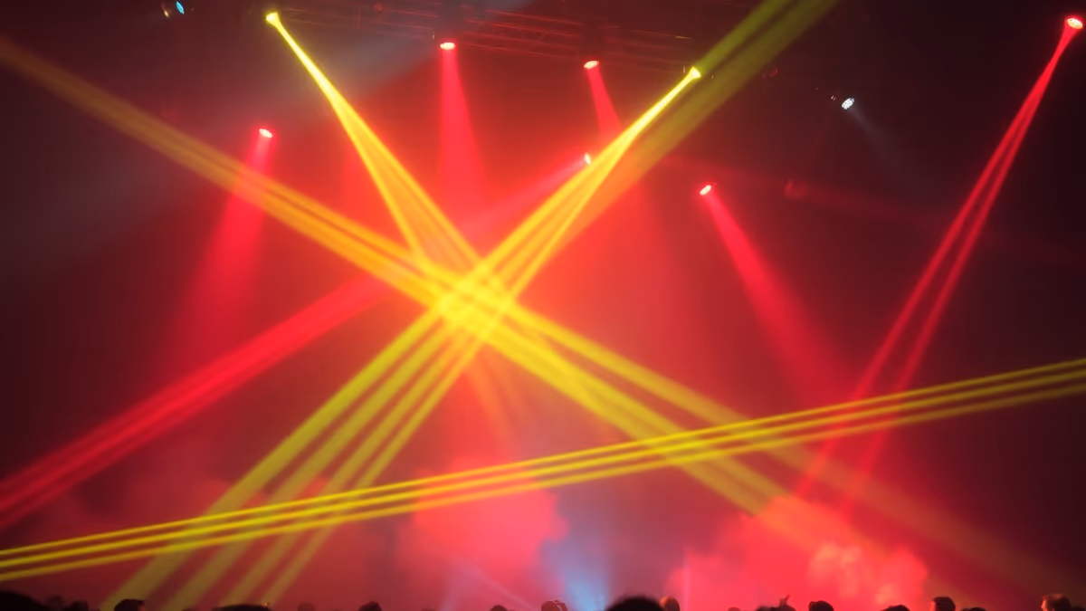 Show de producción láser con 8 equipos en concierto masivo CDMX