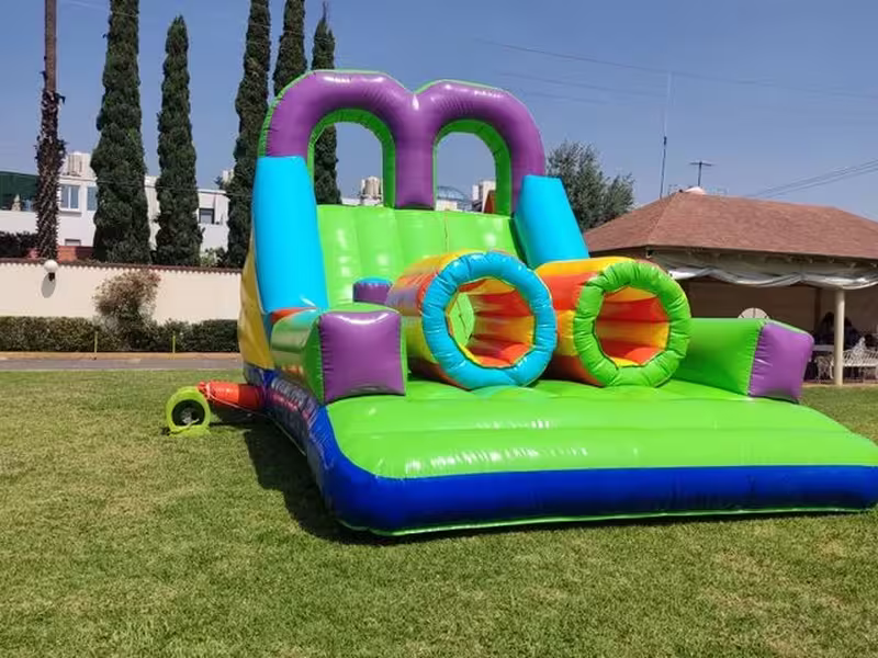 Circuito inflable extremo para eventos grandes, con obstáculos y tobogán
