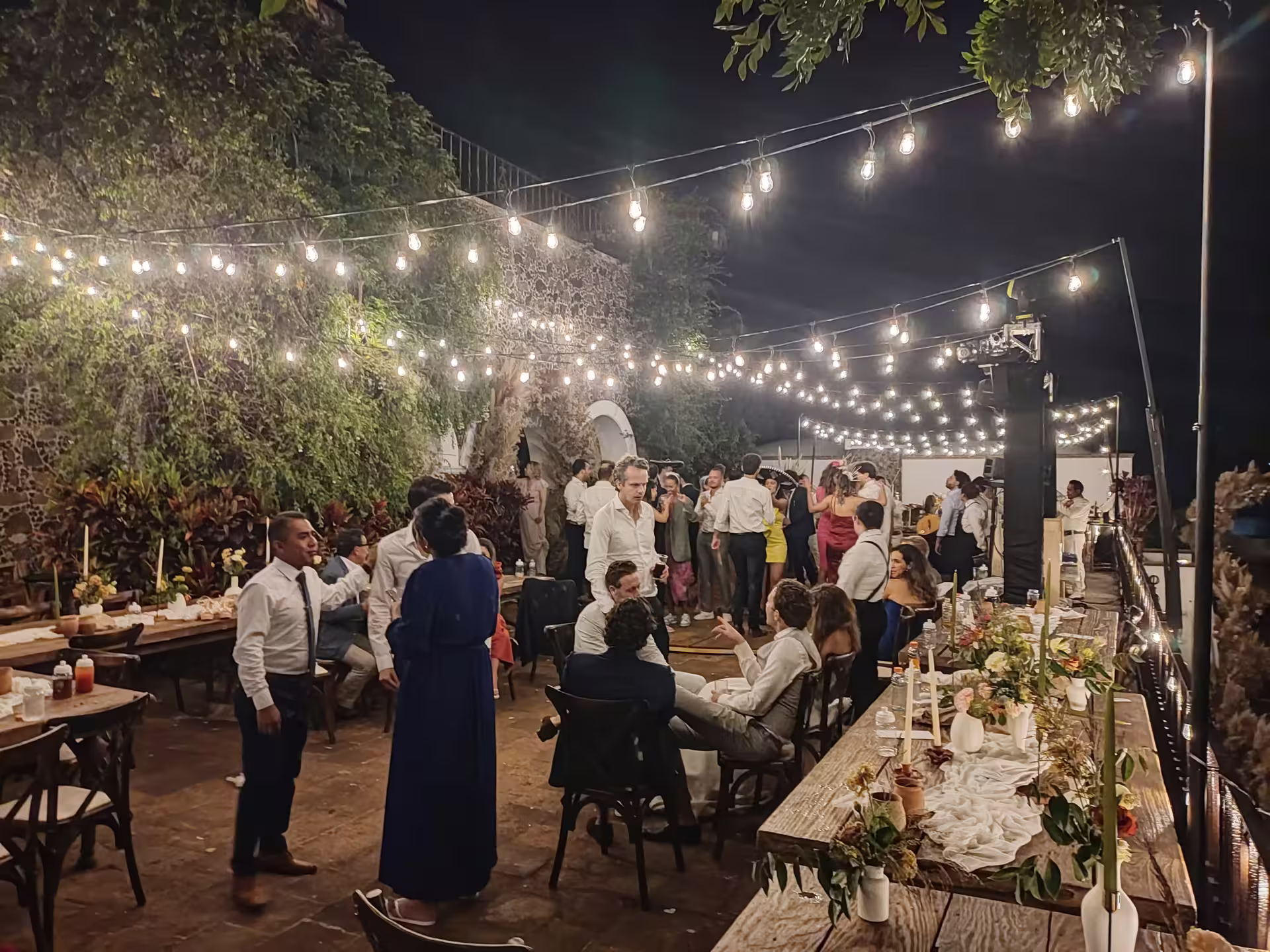 Guirnaldas con focos vintage para eventos en CDMX - Serie decorativa profesional